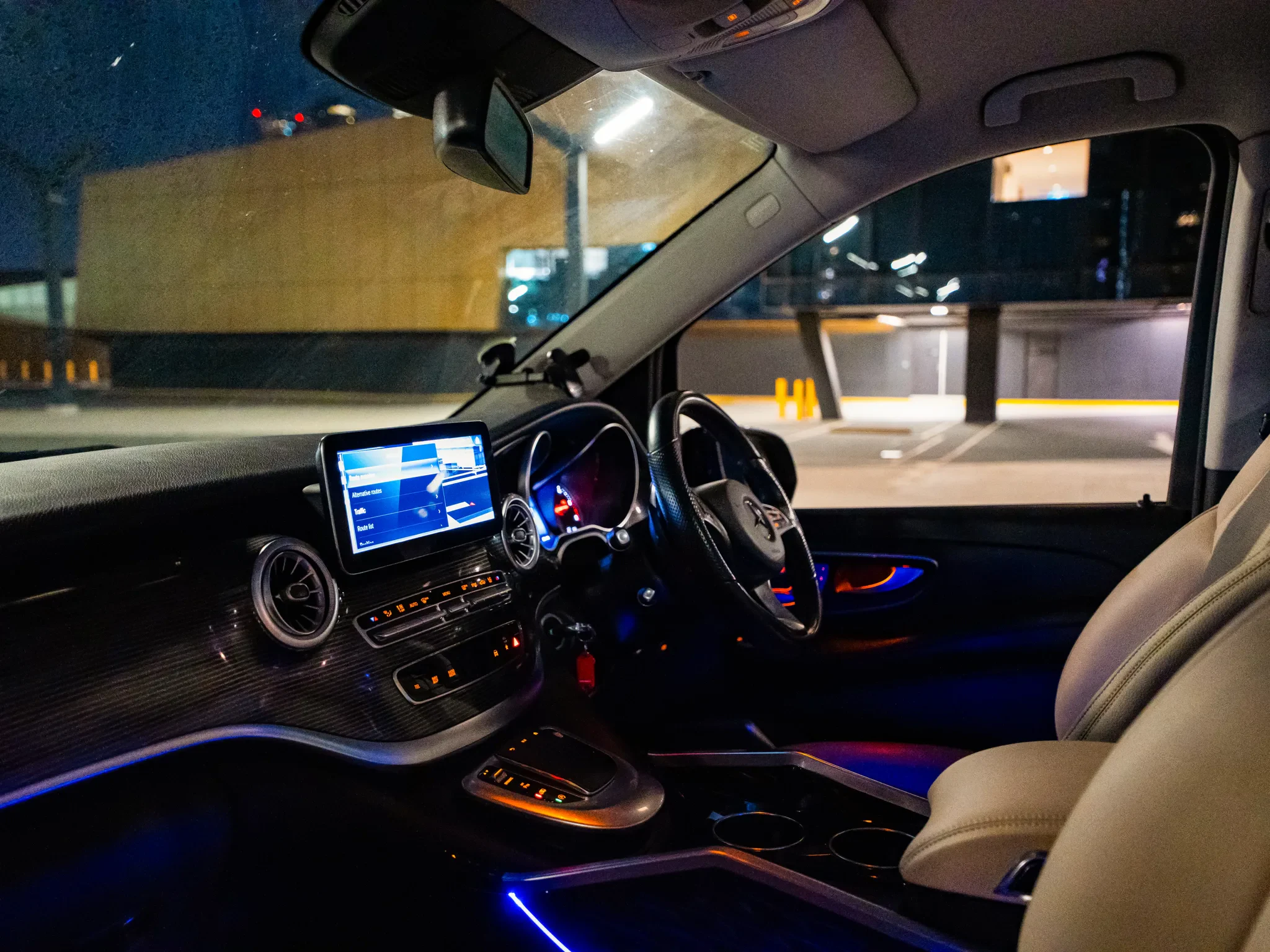Staff shuttle service with Mercedes V-Class