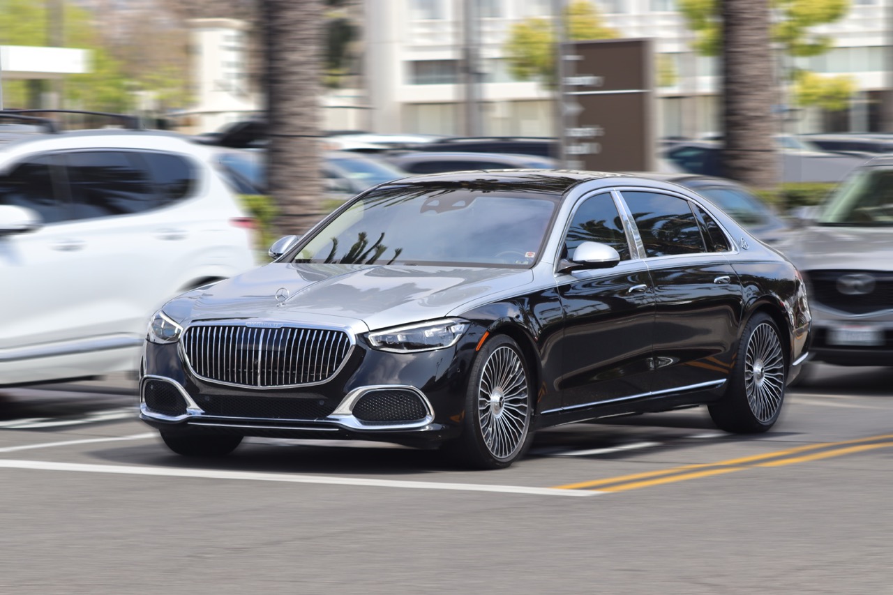 Mercedes-Maybach S580 two-tone executive chauffeur vehicle
