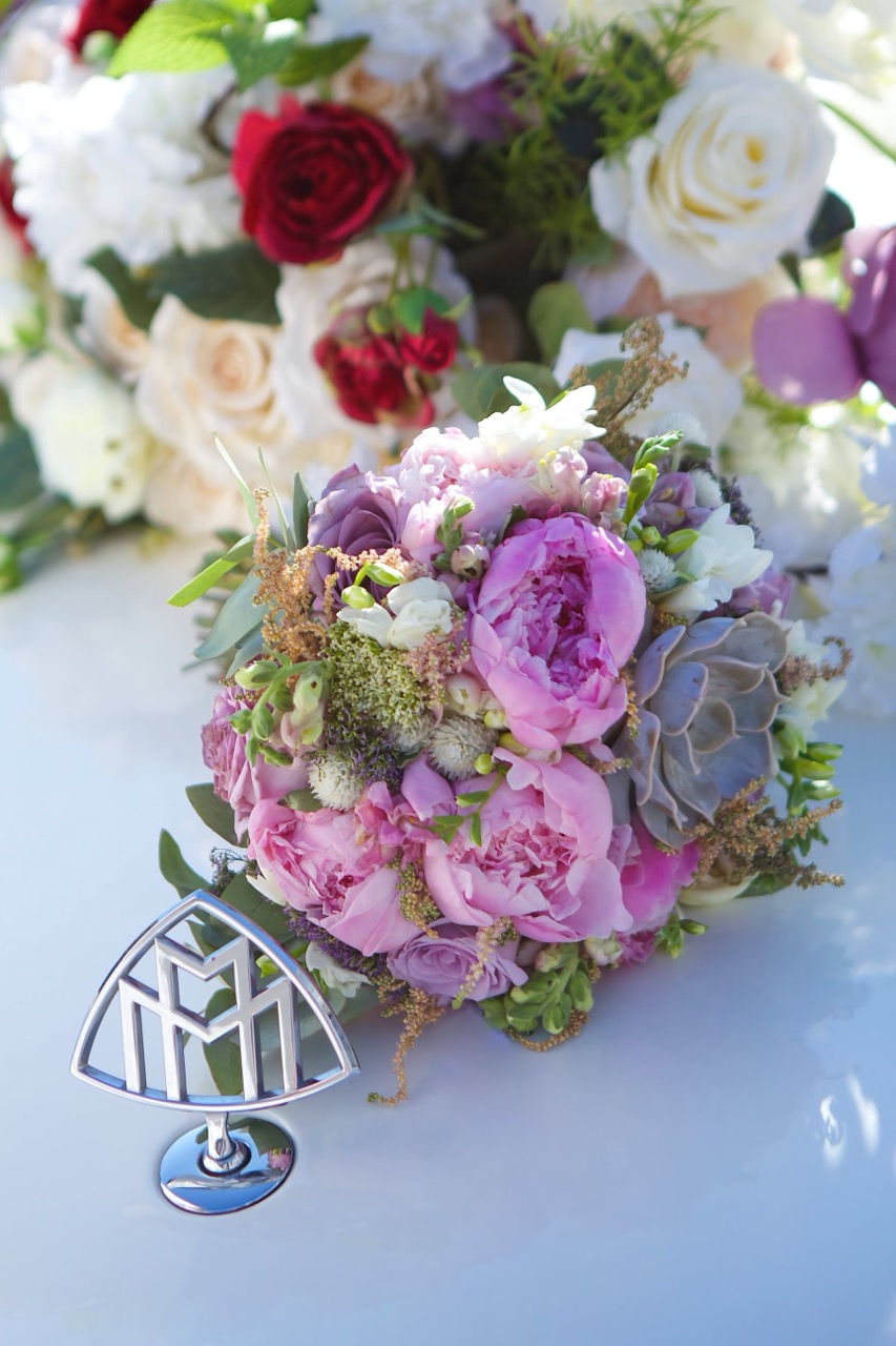 Wedding car hire in Melbourne with luxury chauffeur vehicle